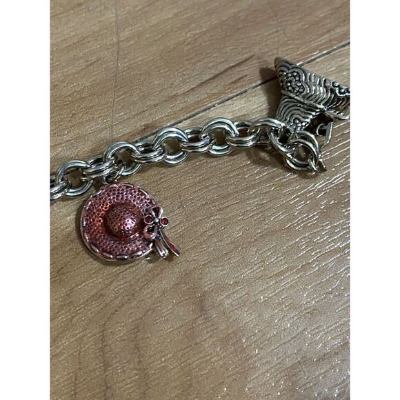 Vintage MONET Assorted Decorative Hats Charm Chain Bracelet 7” - Picture 6 of 6